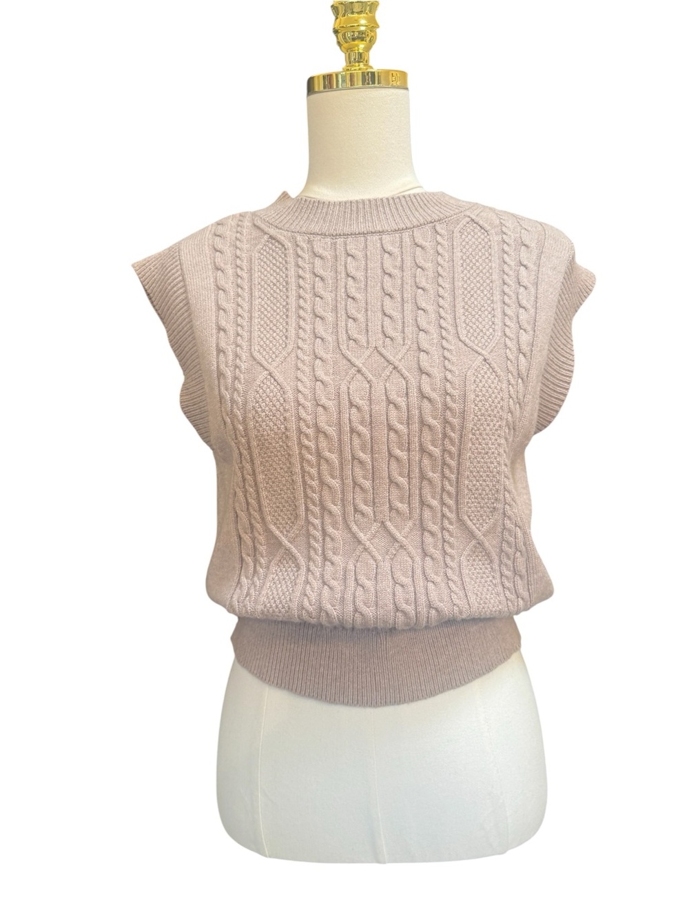 Cyrus Cable Knit Sweater Vest Beige Crewneck Sleeveless Knit Top Size Small